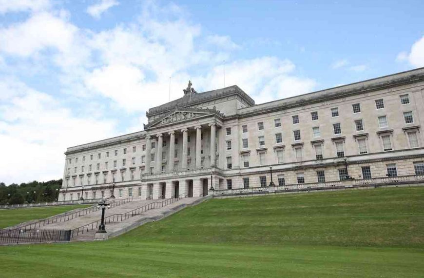 Northern Ireland lawmakers support a step-by-step disarmament